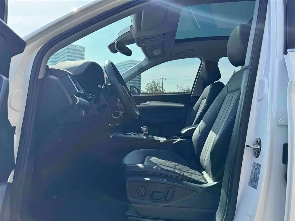 Audi Q5L 2020 Facelift 40 TFSI Honor Fashion фото 12
