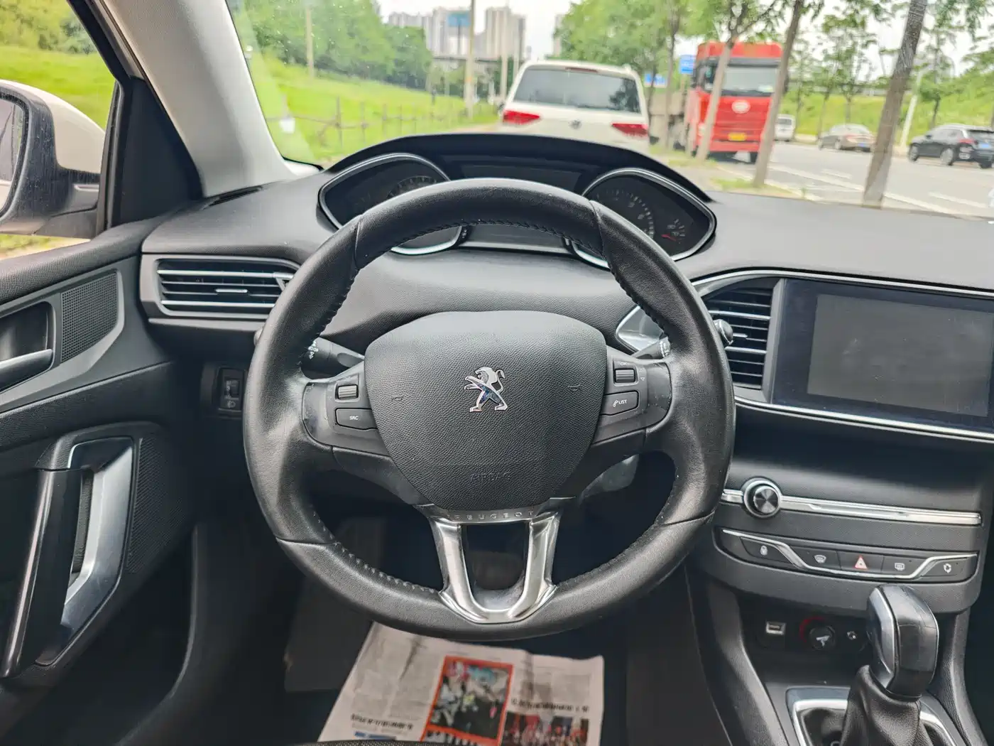 Peugeot 308S 2015 1.2T Auto Dynamic Edition фото 15