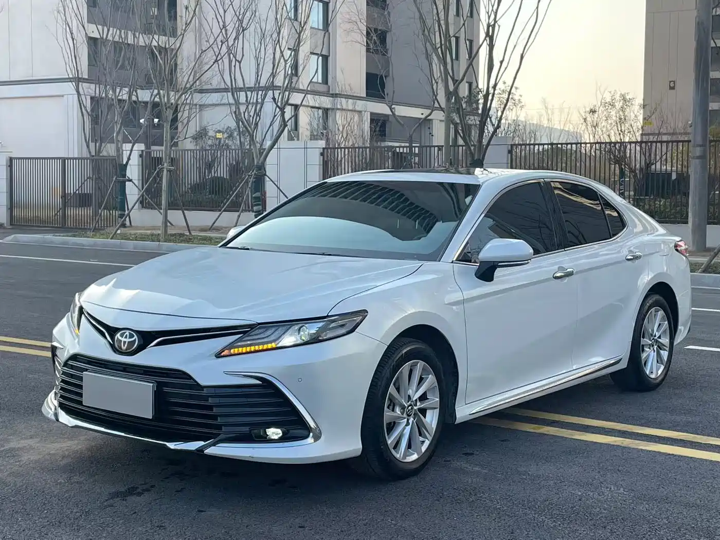 Toyota Camry 2023 2.0G Luxury Edition