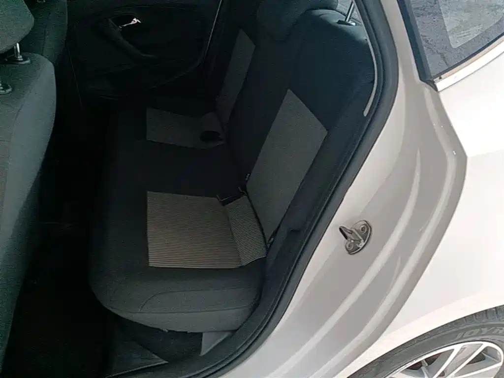 Volkswagen Polo 2016 1.4L Manual Trend фото 17