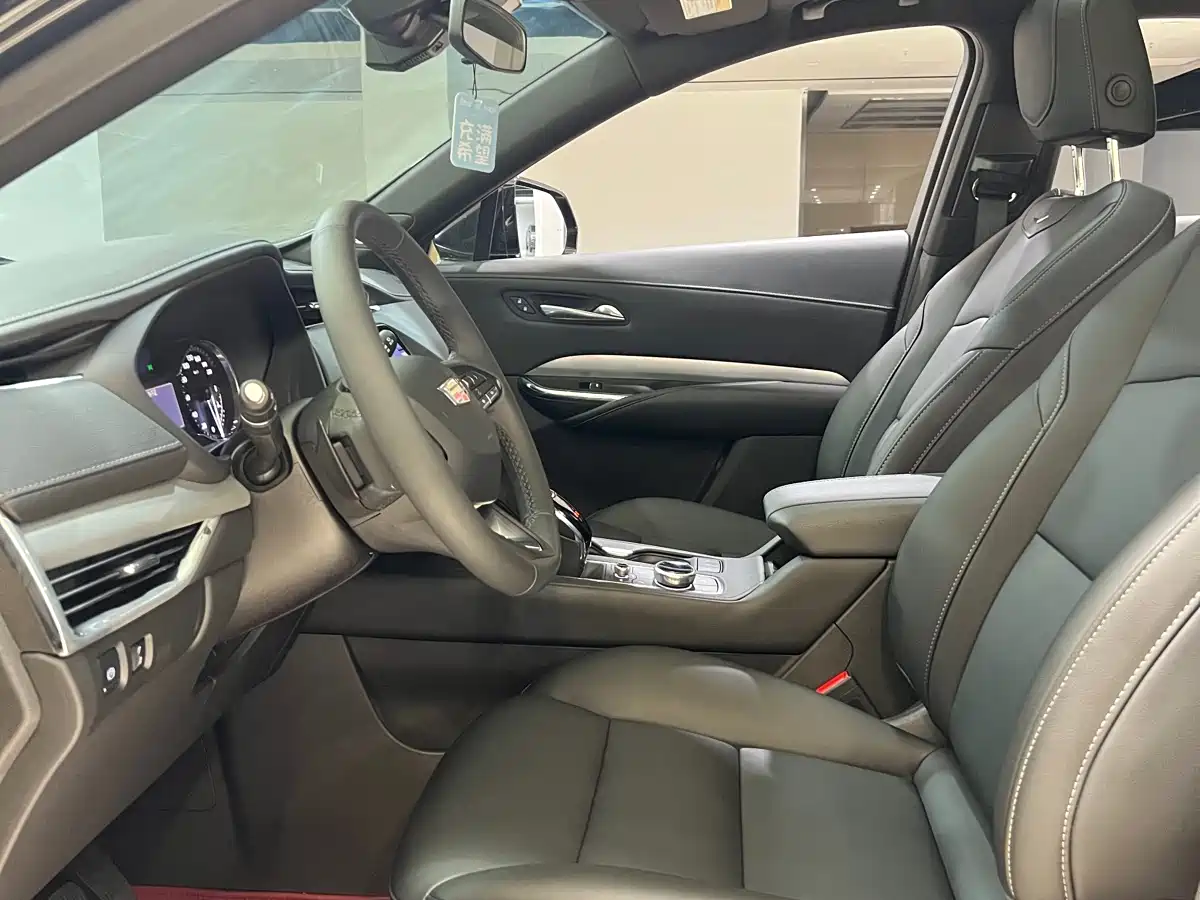 CADILLAC XT4