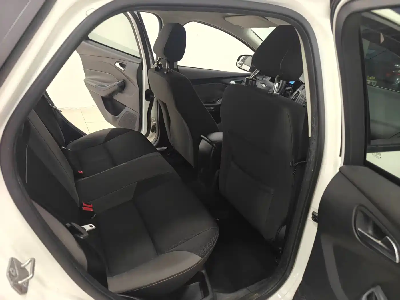 Ford Focus 2013 2012 Hatchback 1.6L Automatic Trend