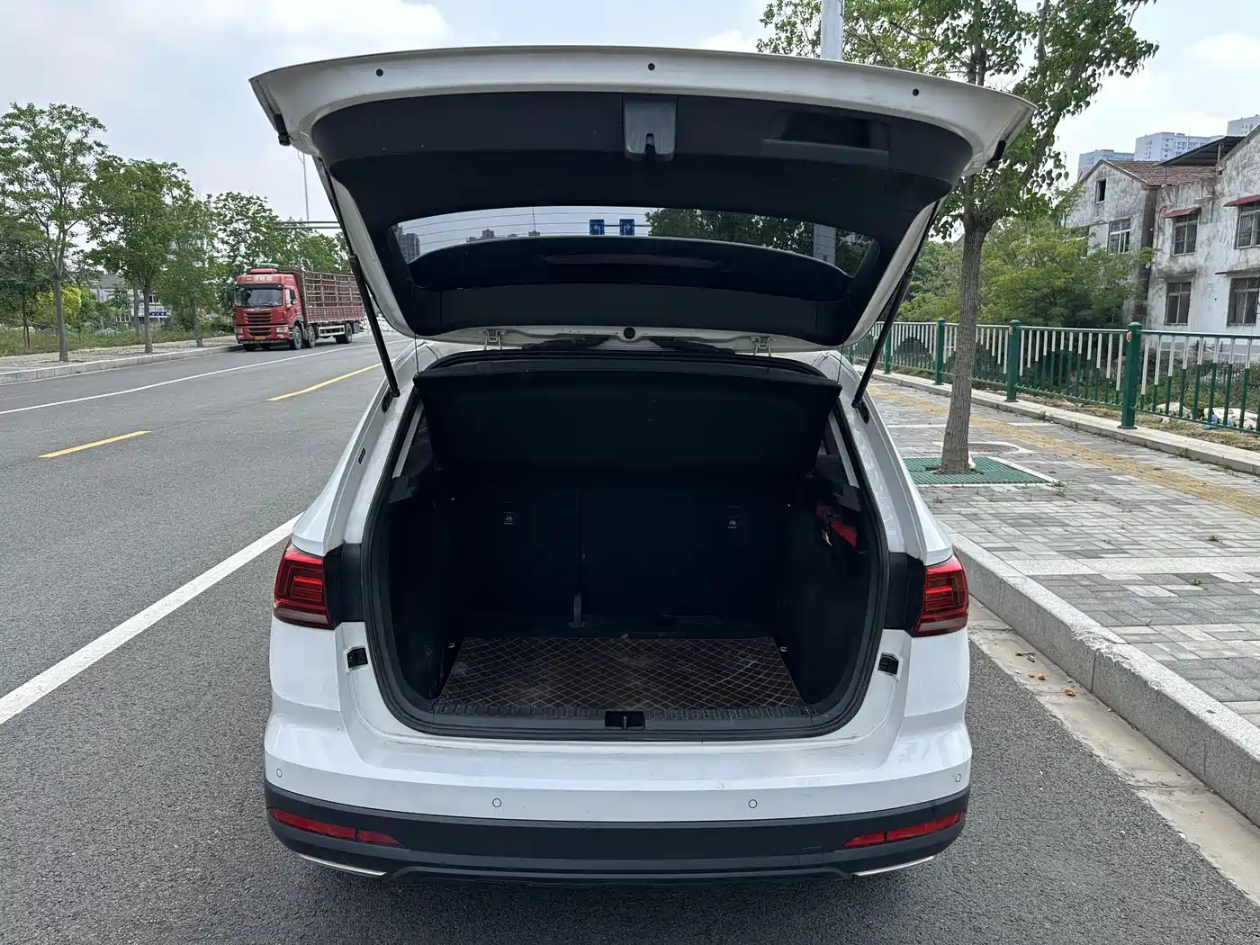 VOLKSWAGEN TUYUE