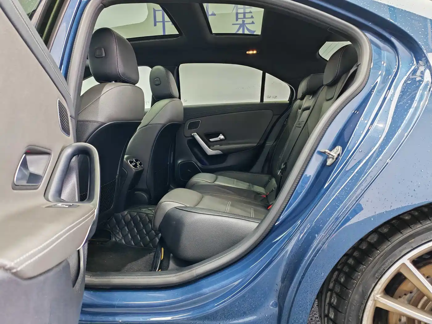 Mercedes-Benz A-Class AMG 2019 AMG A 35 L 4MATIC фото 12