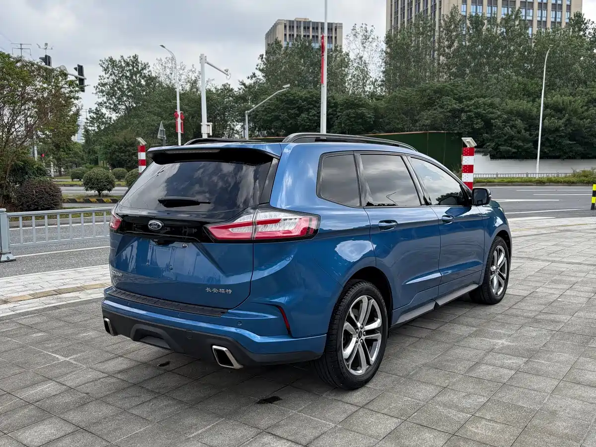 Фото 4 - Ford Edge