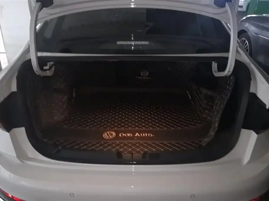 Volkswagen Sagitar 2025 Model Second Facelift 300TSI DSG Transcend Edition фото 4