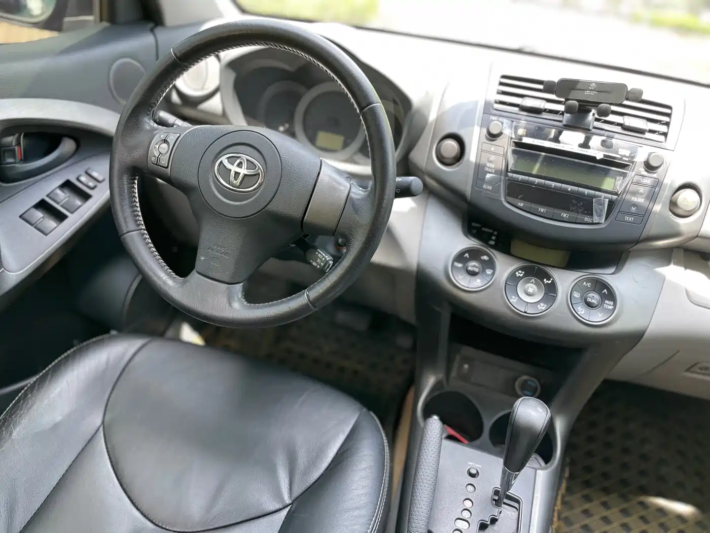 Toyota RAV4 Rongfang 2011 2.0L Automatic Luxury Edition фото 9