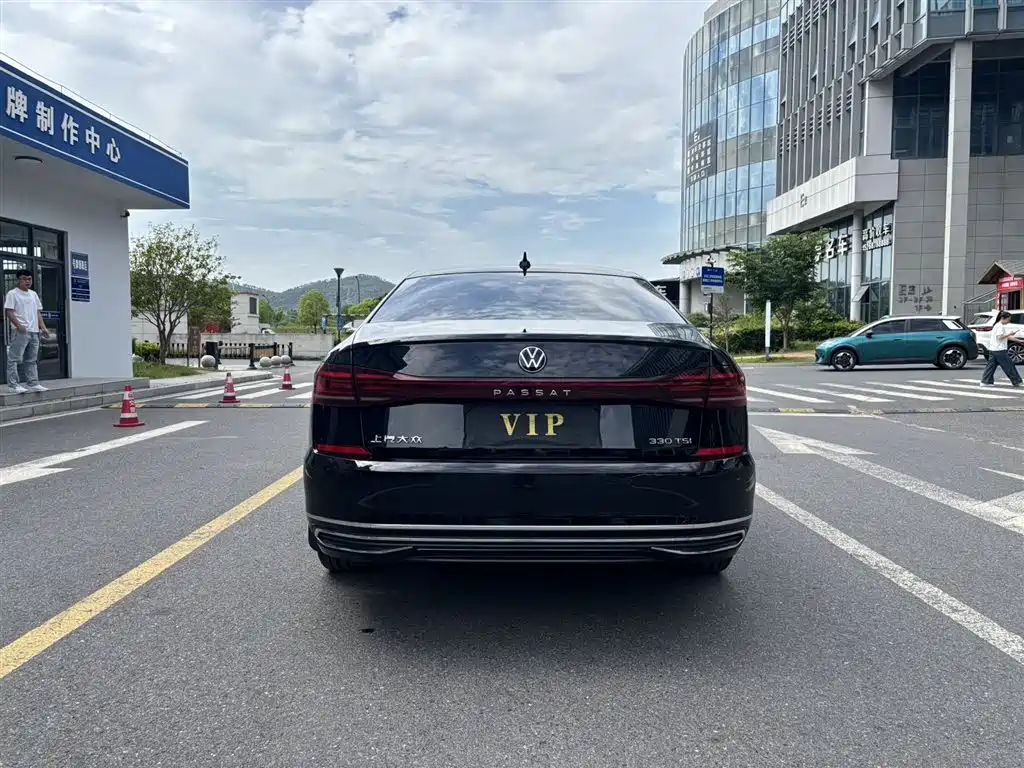 Volkswagen Passat 2023 Facelift 330TSI Starlight Elite Edition фото 8