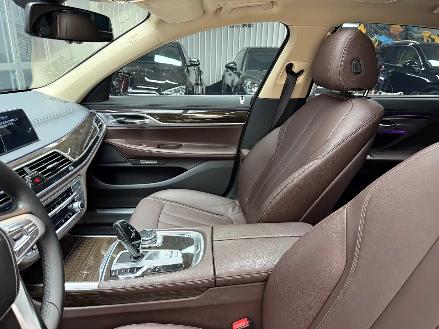 BMW 7 Series 2016 730Li Leading фото 18