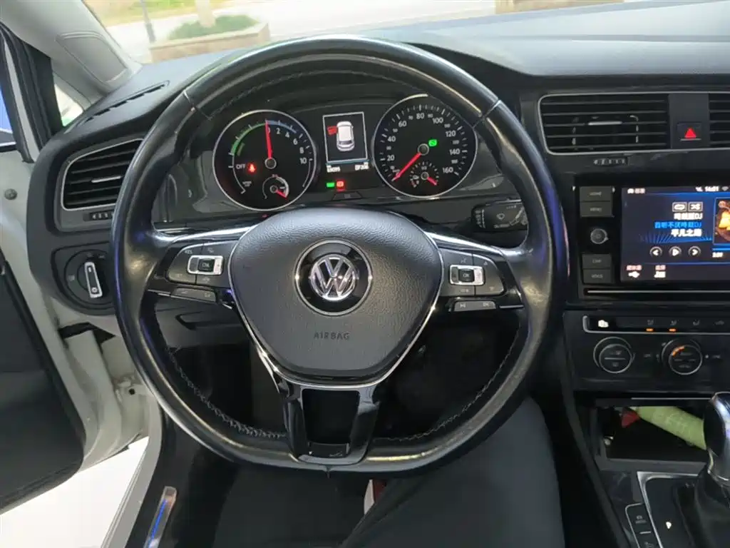 Volkswagen Golf Electric 2020 Chi фото 11