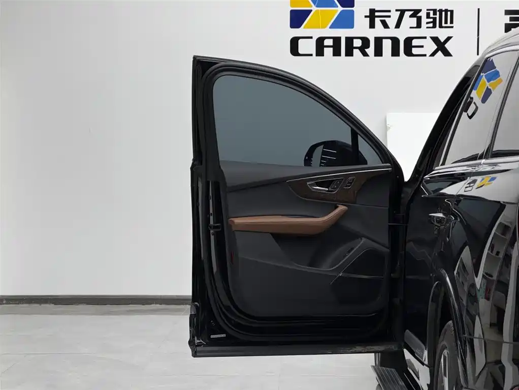 Audi Q7 2023 55 TFSI quattro S line Sport фото 5