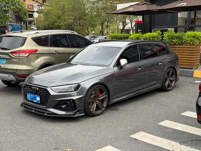 AUDI RS 4
