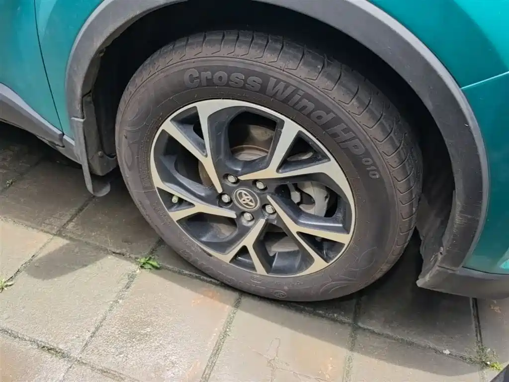 Toyota C-HR 2018 2.0L Leading Edition China V фото 14