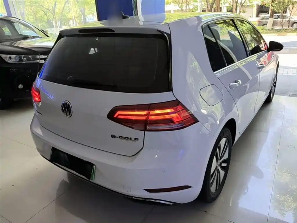 Volkswagen Golf Electric 2020 Chi фото 7