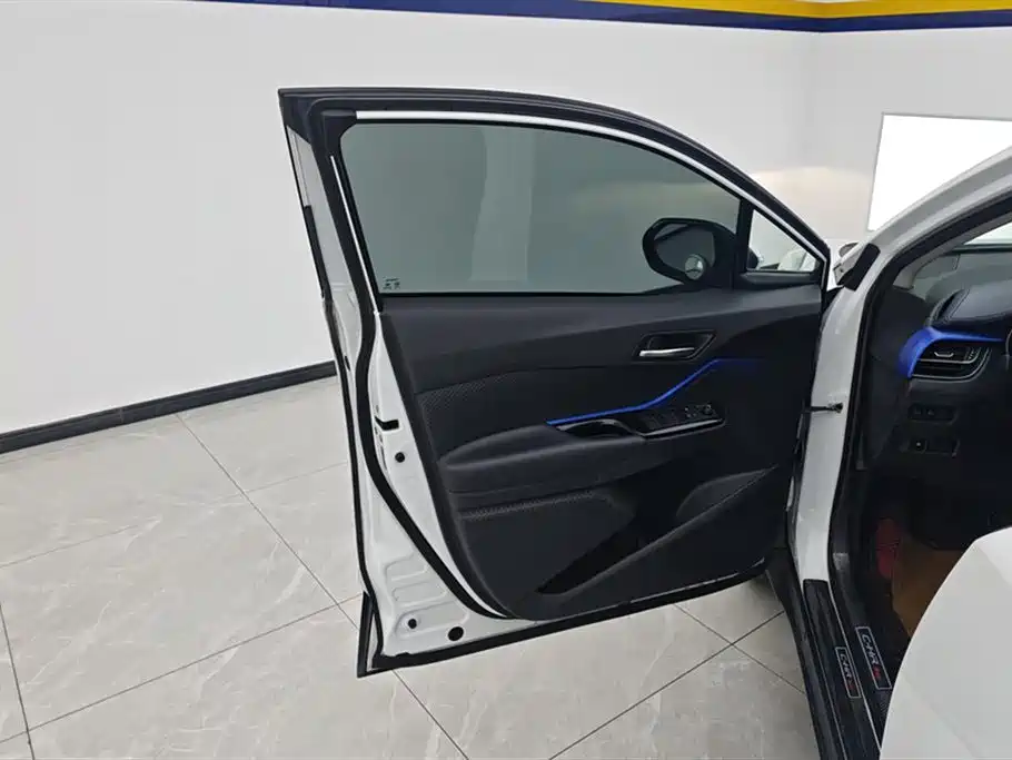 Toyota C-HR 2023 Model 2.0L Luxury Edition фото 7