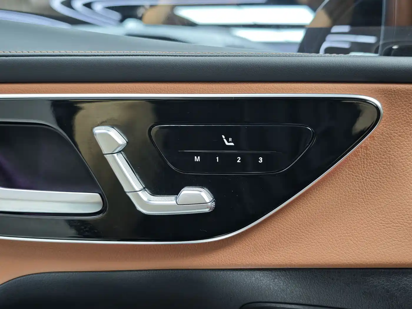 Mercedes-Benz GLC 2024 GLC 260 L 4MATIC Luxury 5-seater фото 12