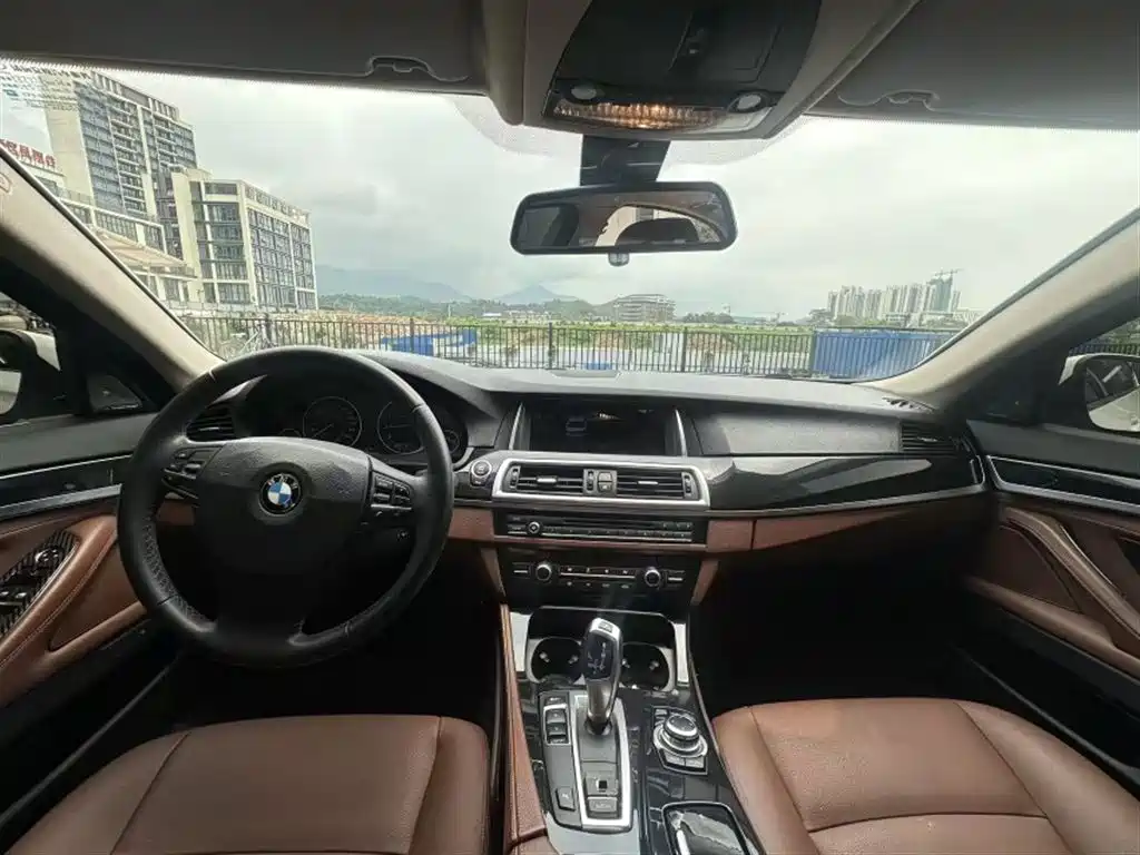 BMW 5 Series 2014 520Li Elegance фото 15