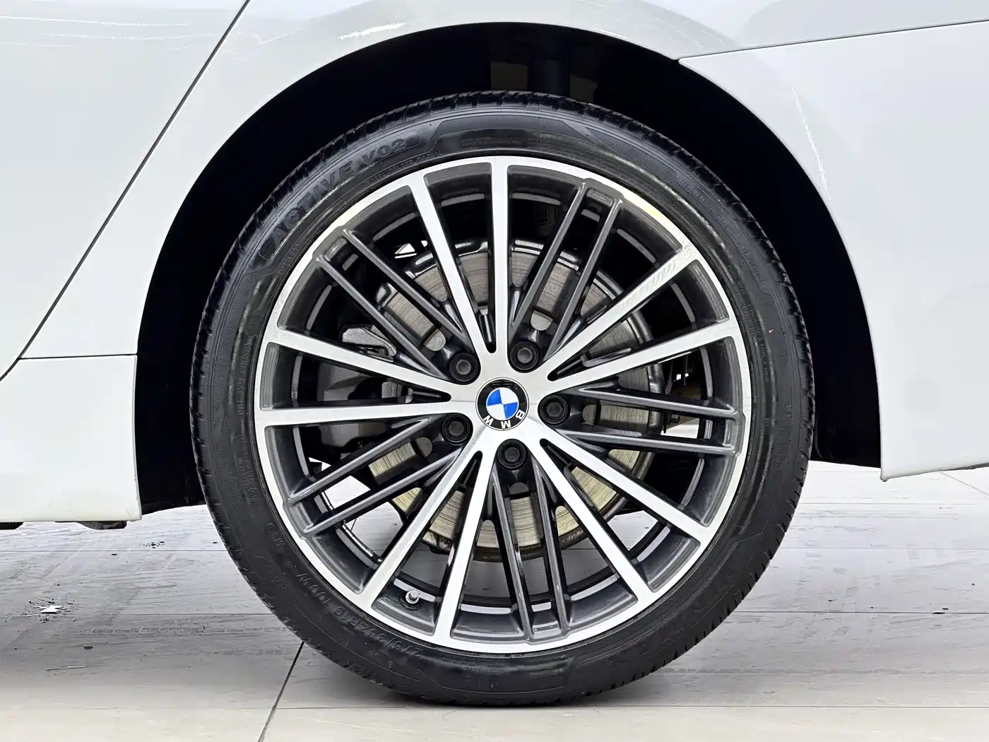 BMW 5 Series 2021 530Li Leading M Sport Package фото 17