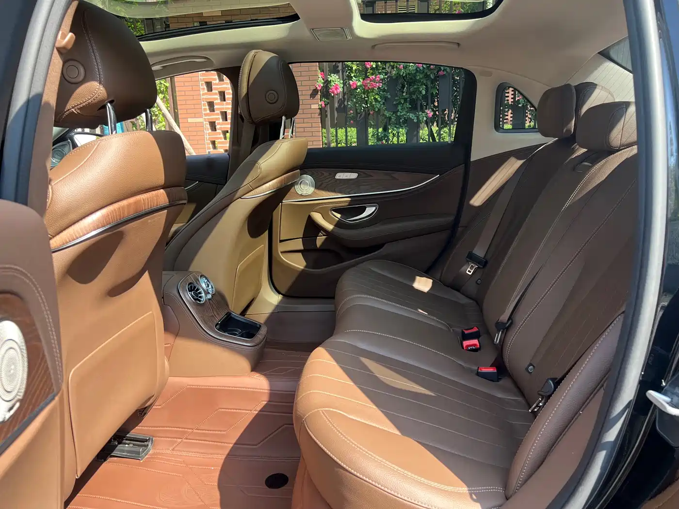 Mercedes-Benz E-Class 2023 E 300 L Sport Fashion фото 14
