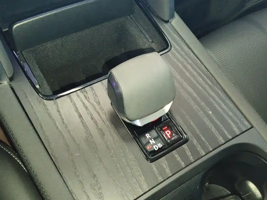 Land Rover Discovery Sport 2025 249PS Performance Tech Edition фото 14