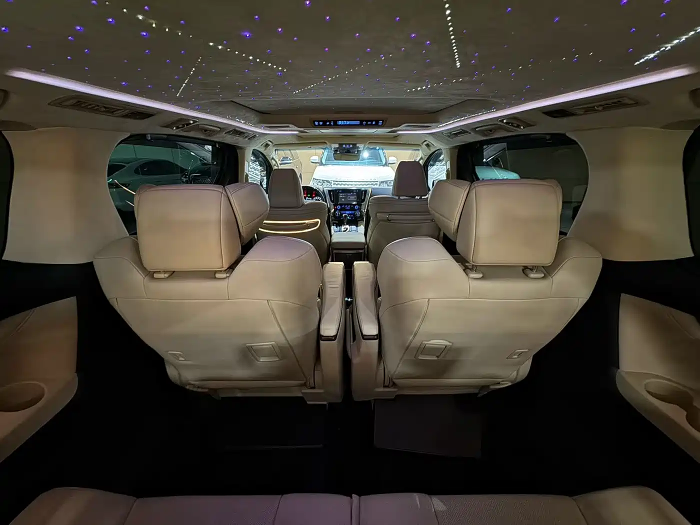 Toyota Vellfire 2019 Hybrid 2.5L HV Premium Edition фото 8