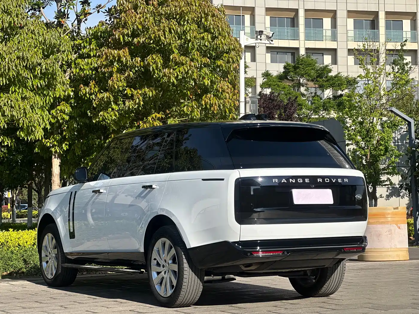 Land Rover Range Rover 2024 3.0 L6 400PS Golden Age Extended 7-Seater фото 6