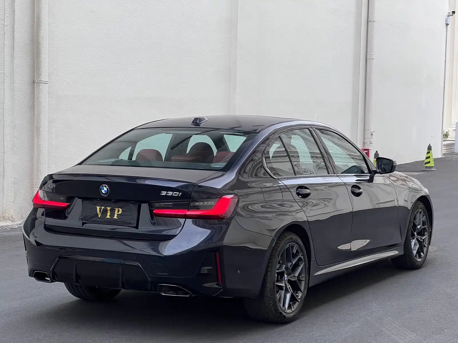 Photo 9 - BMW 3 Series