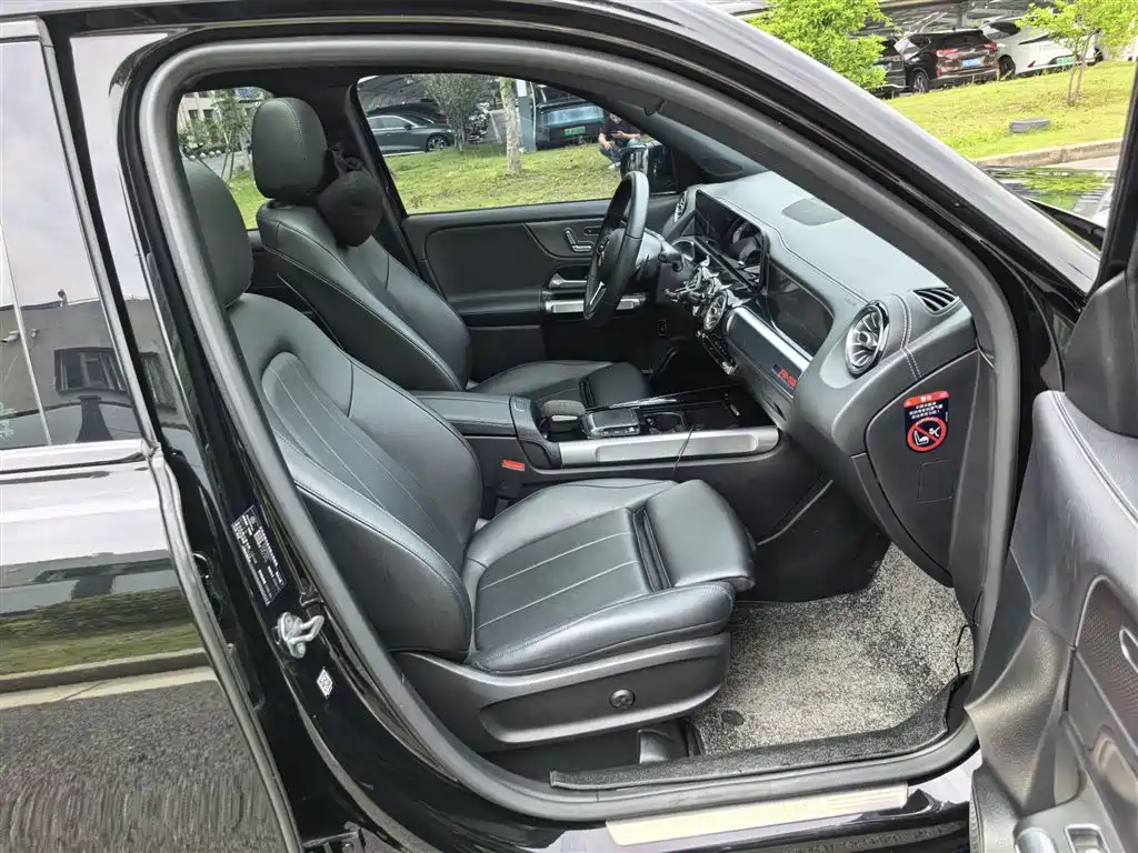 MERCEDES-BENZ GLB