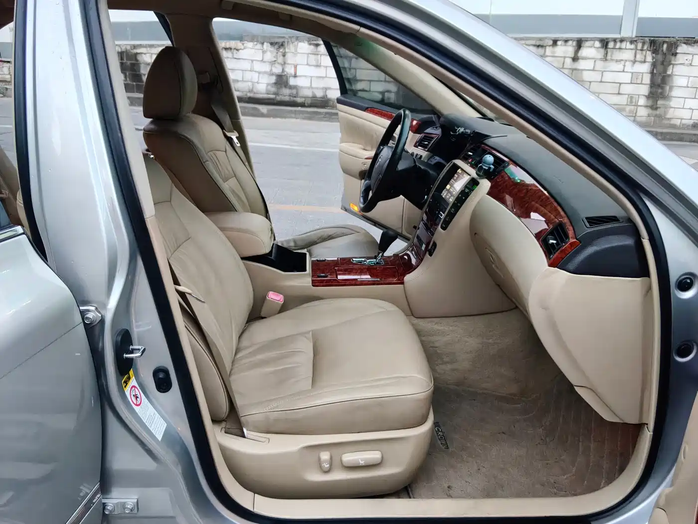Photo 11 - Toyota Crown