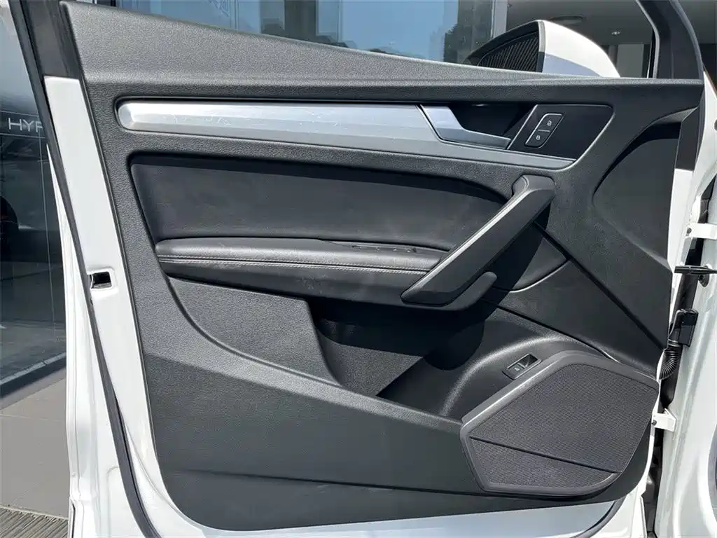 Audi Q5L 2020 Facelift 40 TFSI Honor Fashion фото 14
