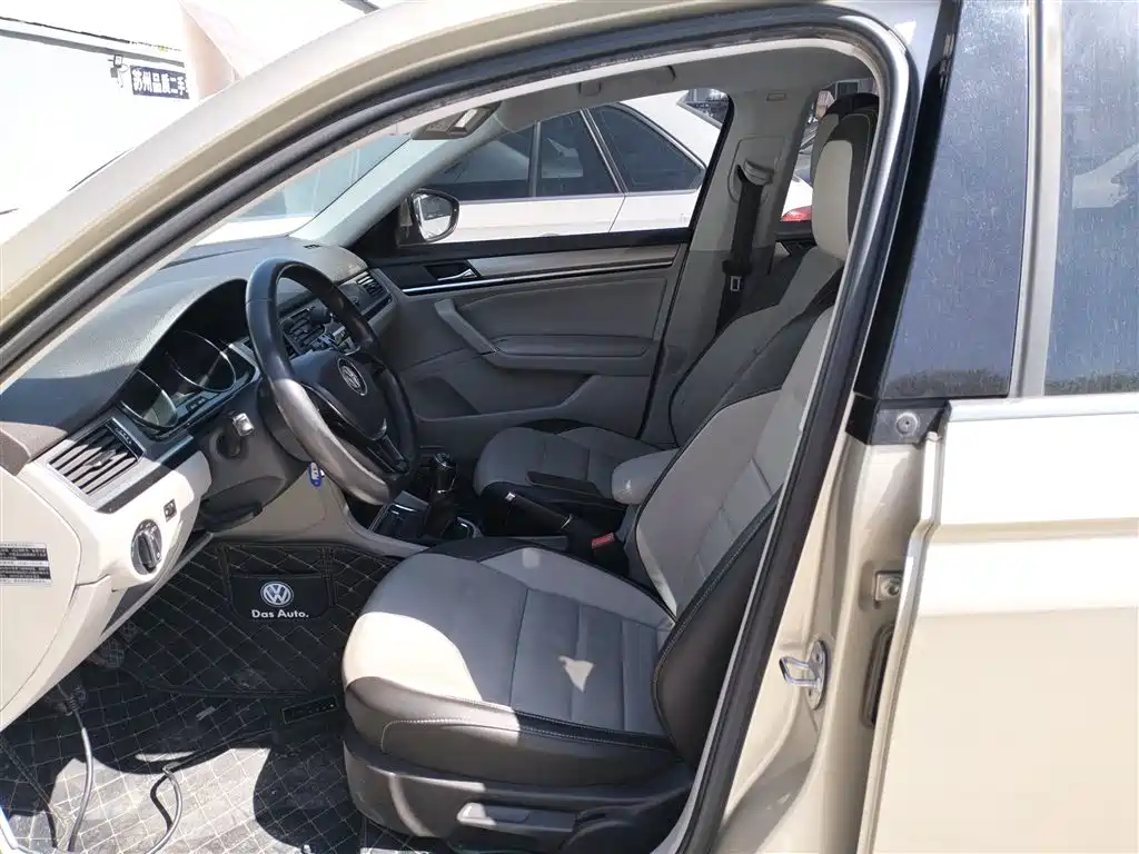 Volkswagen Bora 2016 Model 1.6L Manual Comfort фото 11