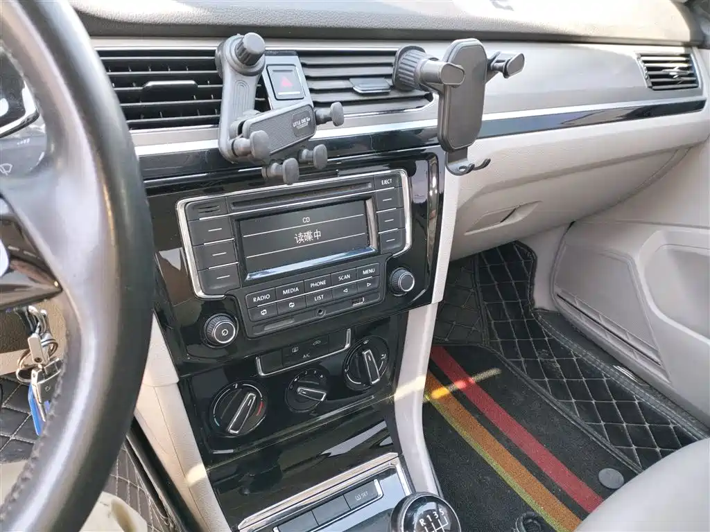 Volkswagen Bora 2016 Model 1.6L Manual Comfort фото 9