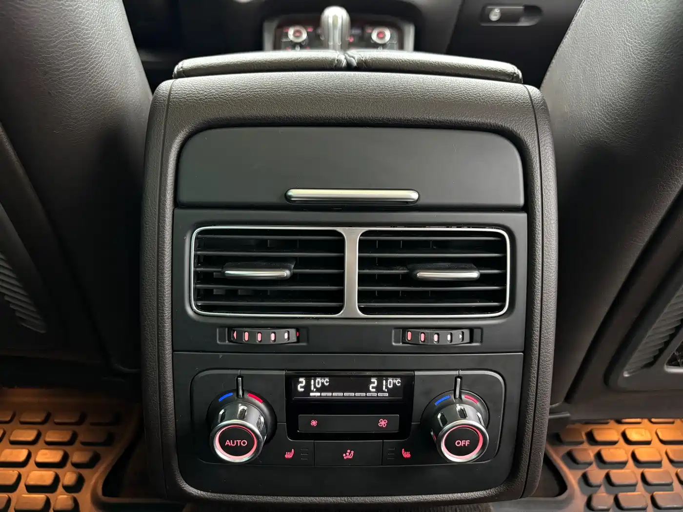 Volkswagen Touareg 2013 3.0TSI Limited Luxury Edition фото 13