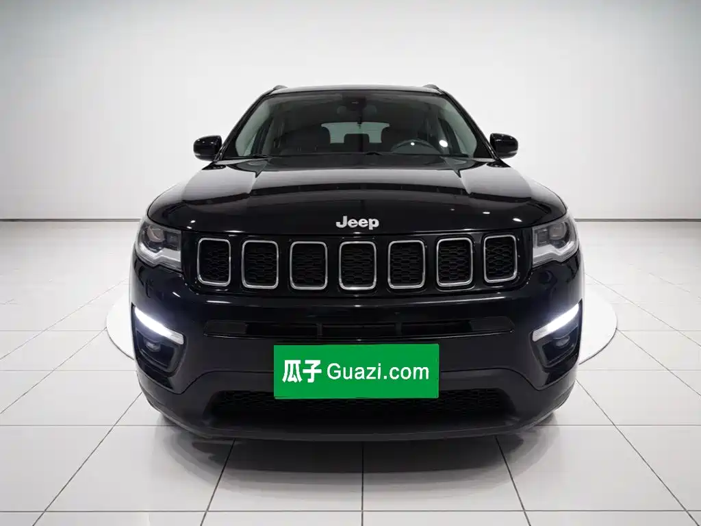 Фото 2 - Jeep Compass