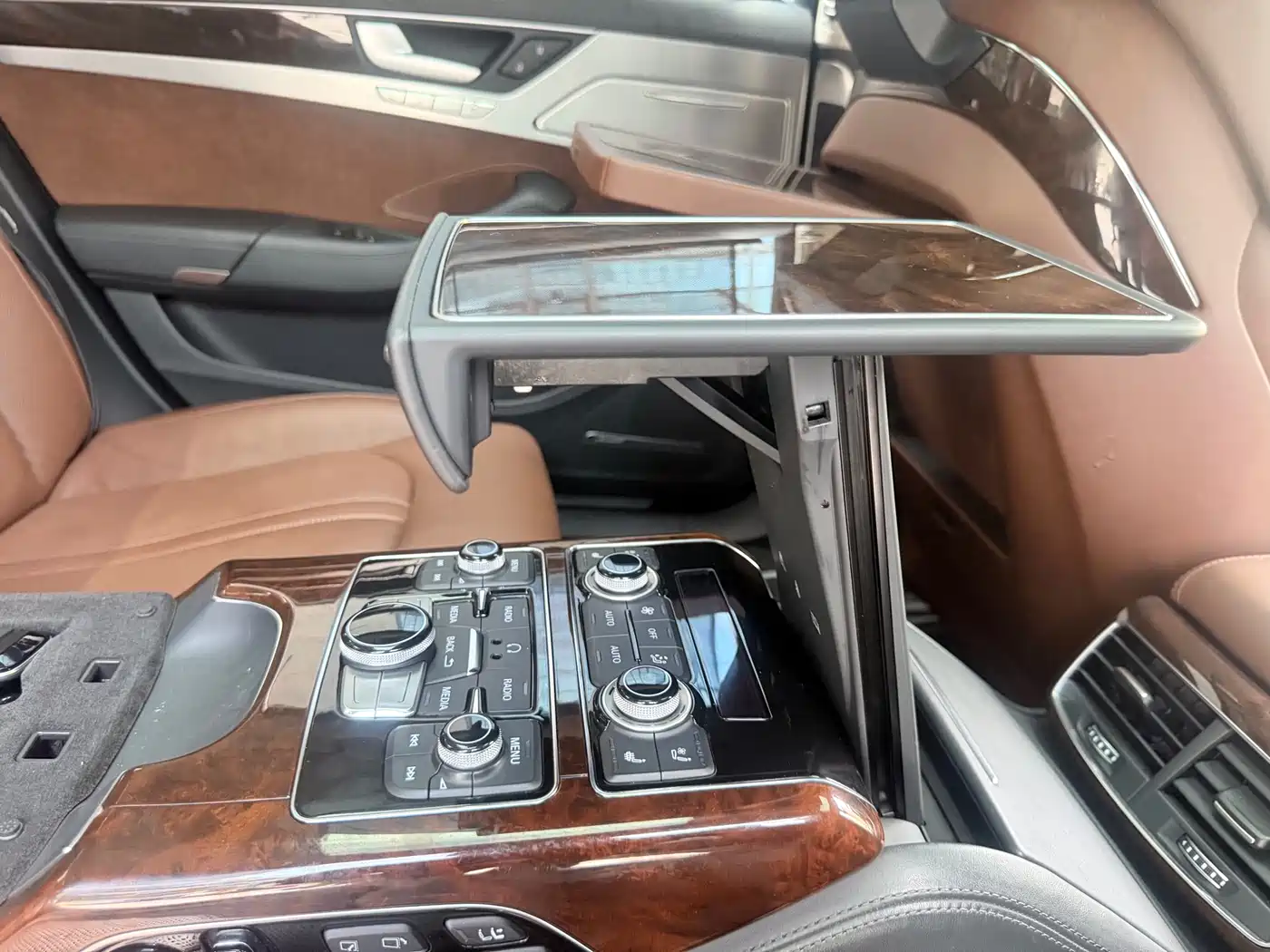 Audi A8 2014 A8L 6.3 FSI W12 quattro Flagship фото 17