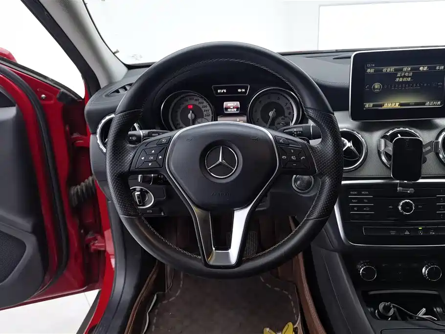 Mercedes-Benz GLA 2016 GLA 200 Fashion фото 15