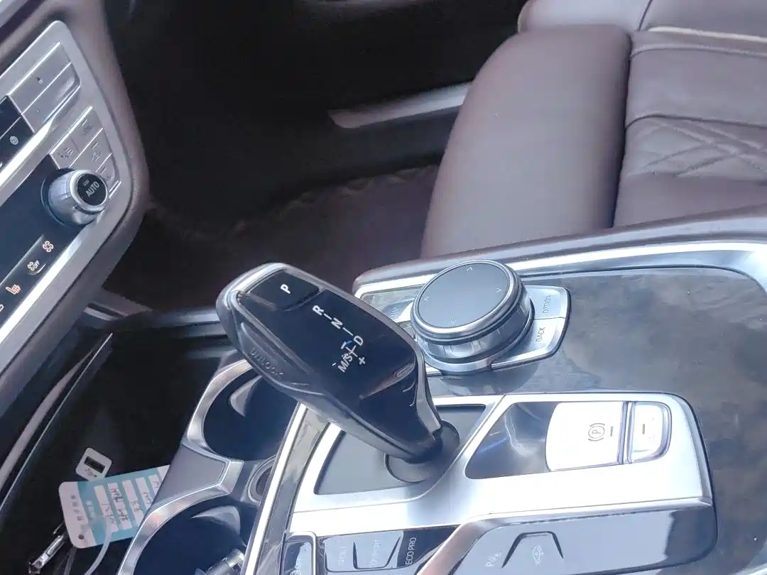 BMW 7 Series 2016 740Li Leading Edition фото 17