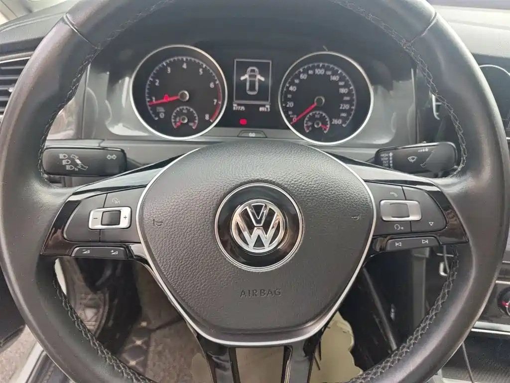 Volkswagen Golf 2017 230TSI Auto Luxury Millionth Anniversary Edition фото 3