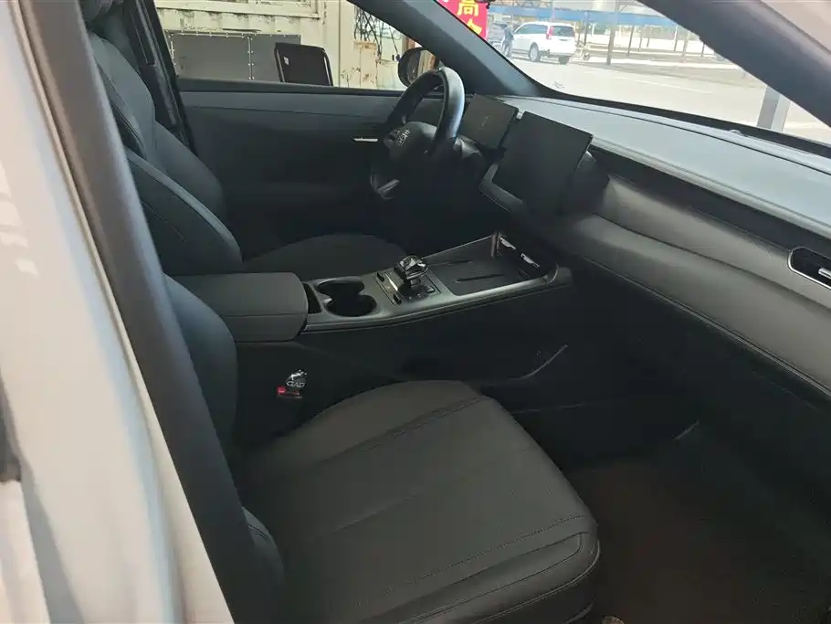 BYD Qin PLUS 2025 DM-i Smart Drive 55KM Leader фото 8