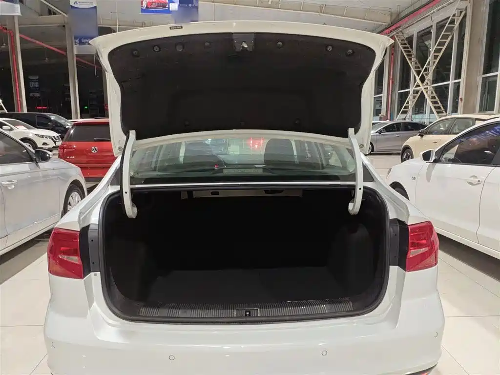 Volkswagen Bora 2018 1.5L Manual Fashion фото 19