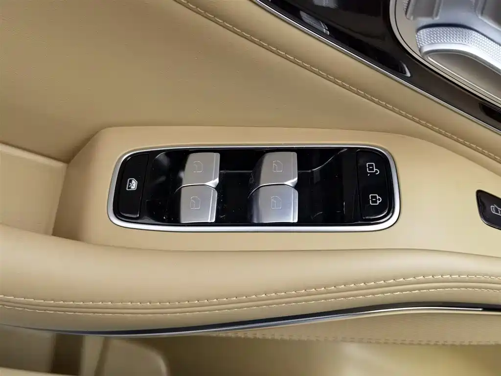 RISING AUTO FEIFAN R7