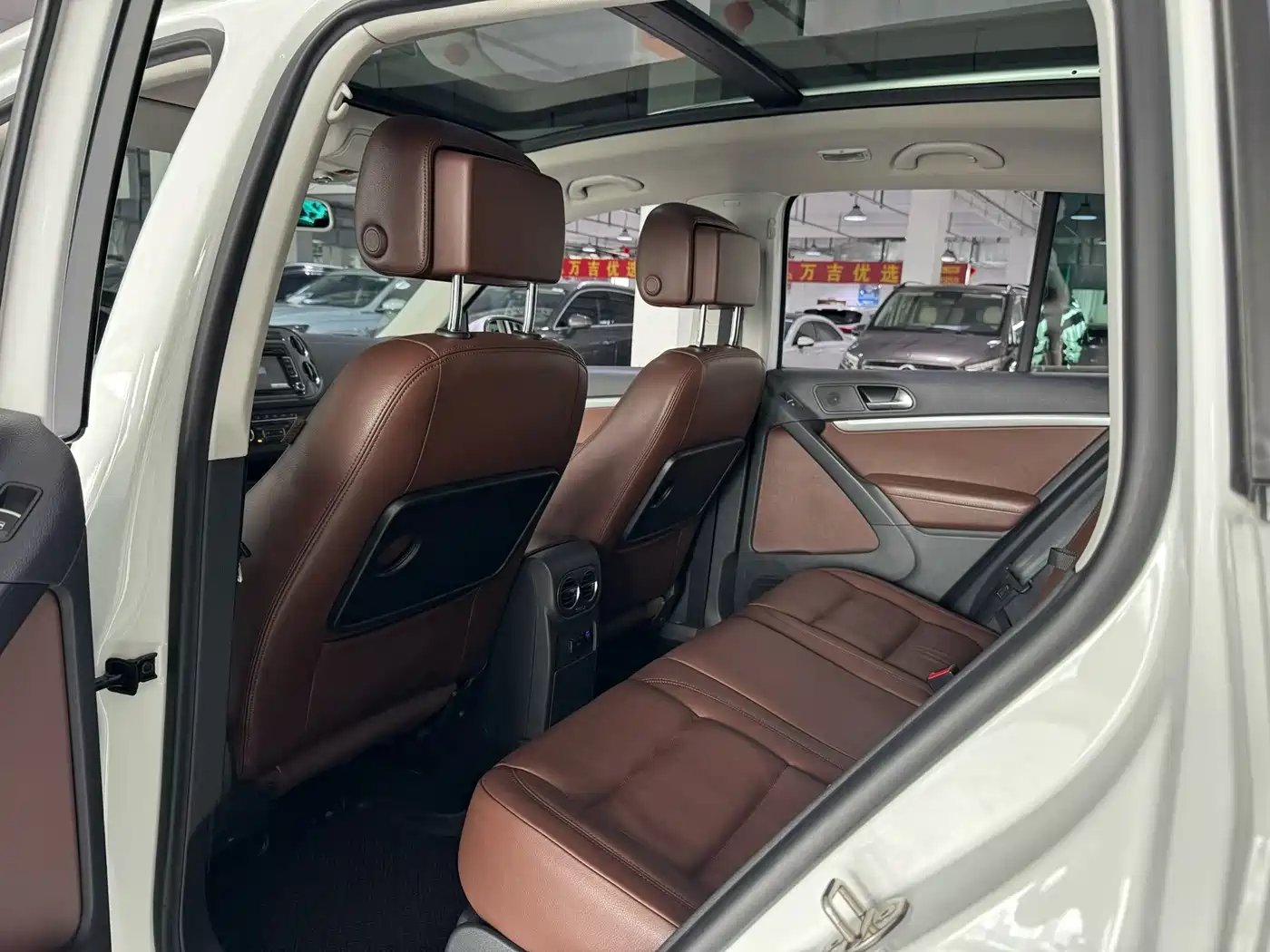 Volkswagen Tiguan 2015 2.0TSI Comfort Edition фото 8