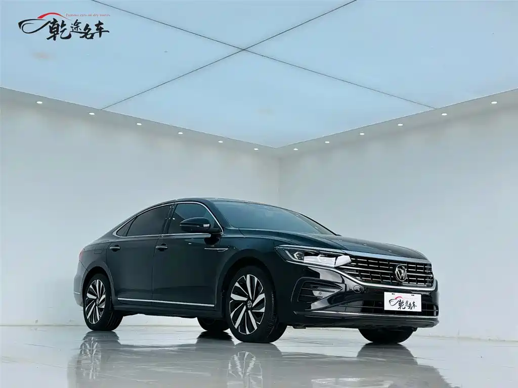 Volkswagen Passat 2023 Facelift 380TSI Luxury Edition фото 3