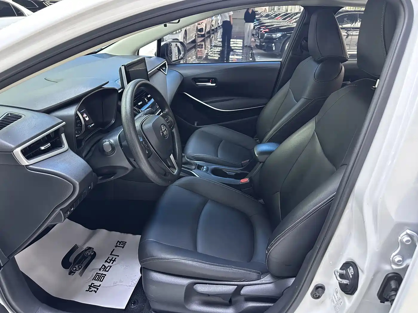 Toyota Corolla 2021 Hybrid 1.8L E-CVT Elite Edition фото 4