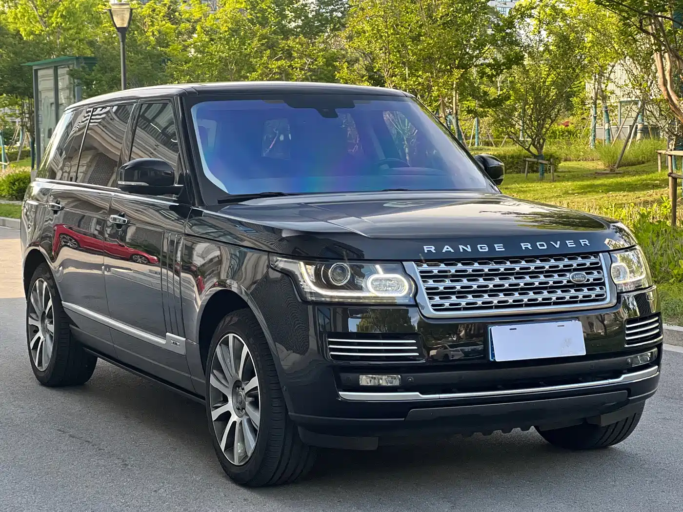 Land Rover Range Rover 2015 5.0 SC V8 AB Prestigious Genesis Extended Edition фото 3