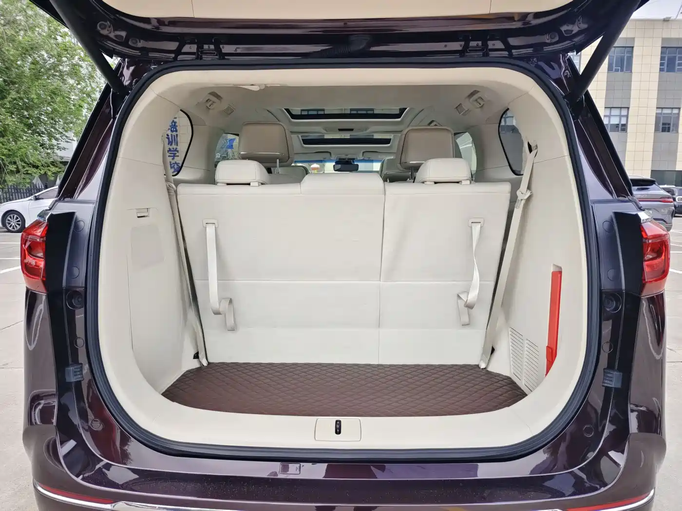 Buick GL8 2022 Avenir 7-Seater Hospitality Edition фото 21