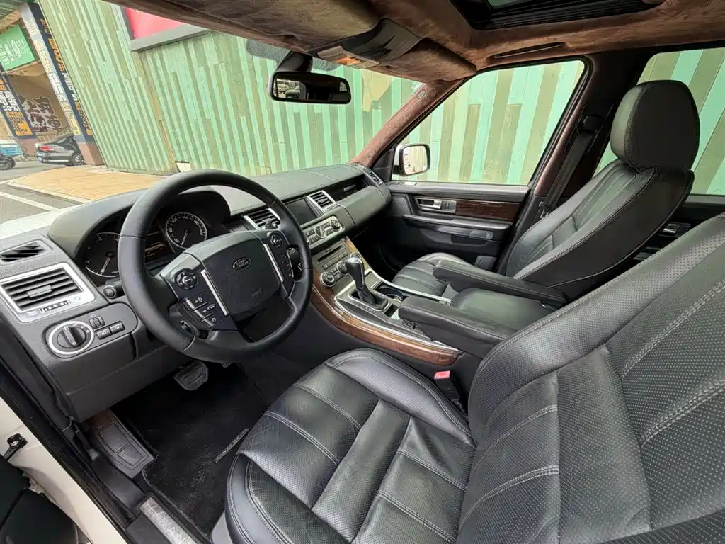 Land Rover Range Rover Sport 2011 3.0 TDV6 Diesel фото 3