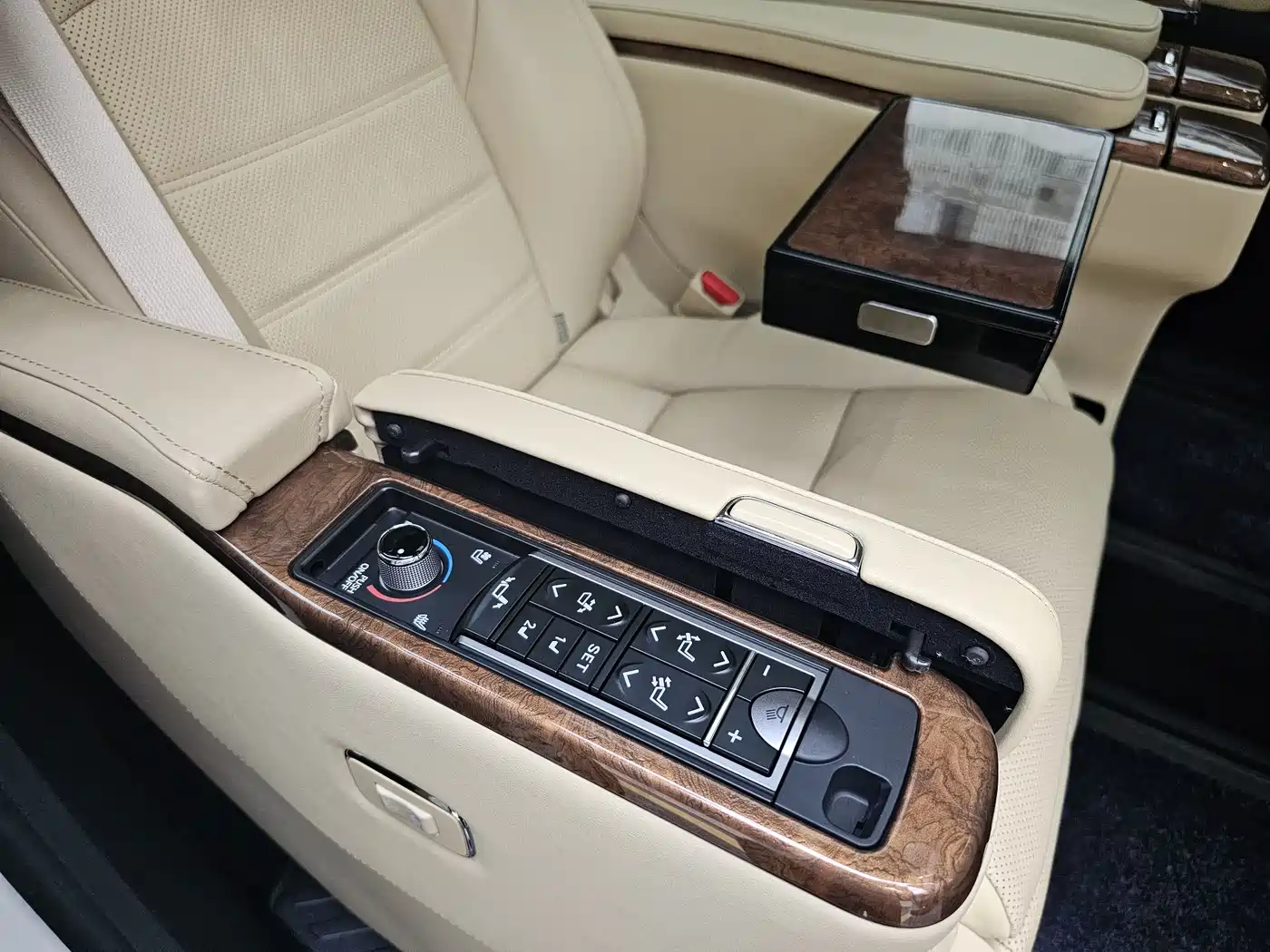 Toyota Alphard 2015 3.5L Luxury Edition фото 12