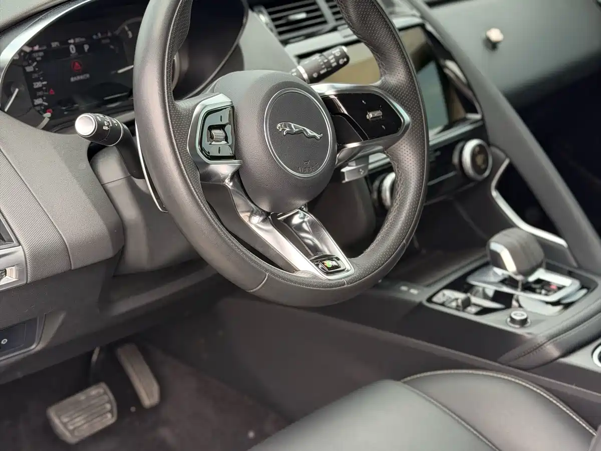 Photo 8 - Jaguar E-PACE