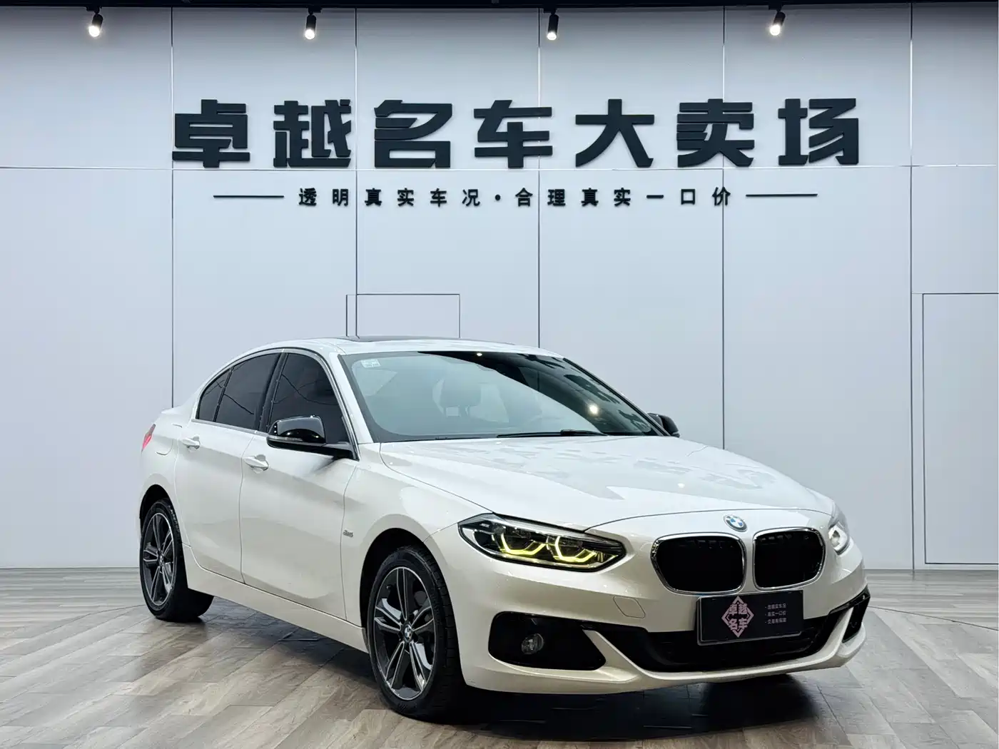 BMW 1 Series 2018 118i Sport Edition фото 3
